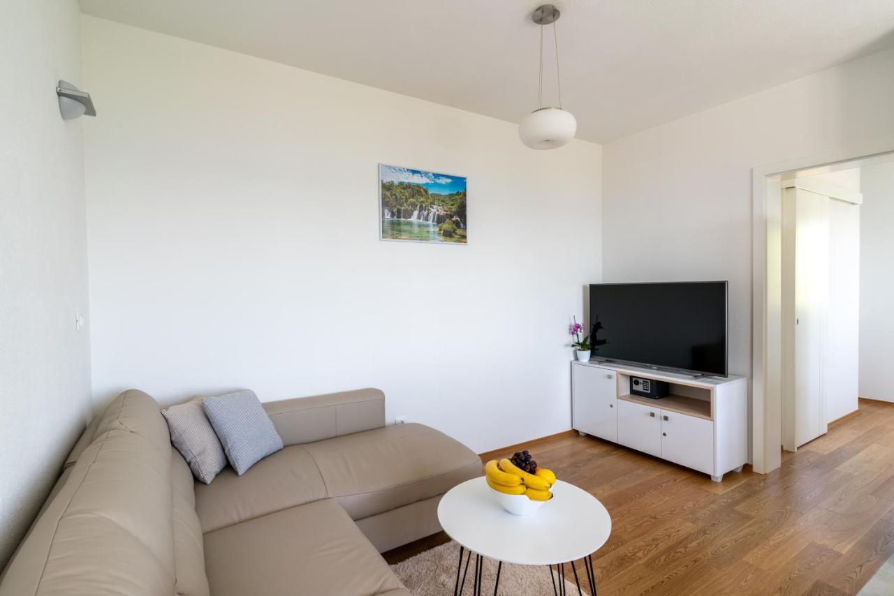Private Villa Golden Hour With A View Of Split Area Kastel Sucurac ภายนอก รูปภาพ