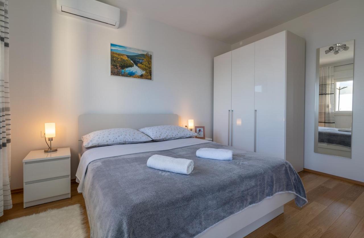 Private Villa Golden Hour With A View Of Split Area Kastel Sucurac ภายนอก รูปภาพ