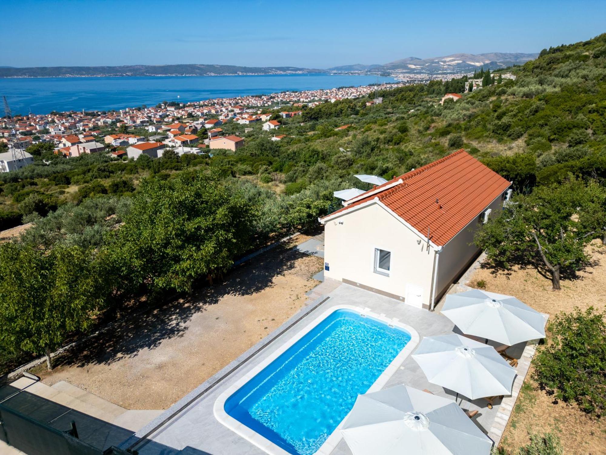 Private Villa Golden Hour With A View Of Split Area Kastel Sucurac ภายนอก รูปภาพ