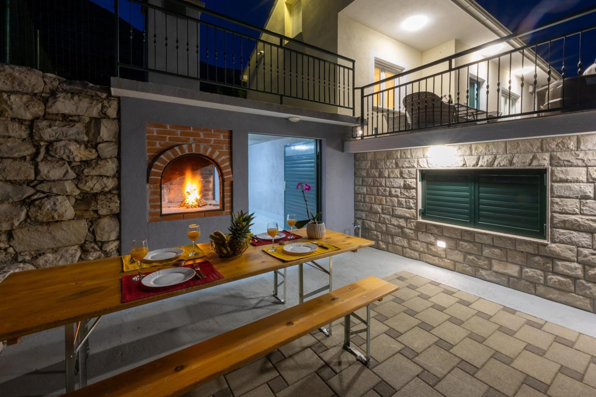 Private Villa Golden Hour With A View Of Split Area Kastel Sucurac ภายนอก รูปภาพ