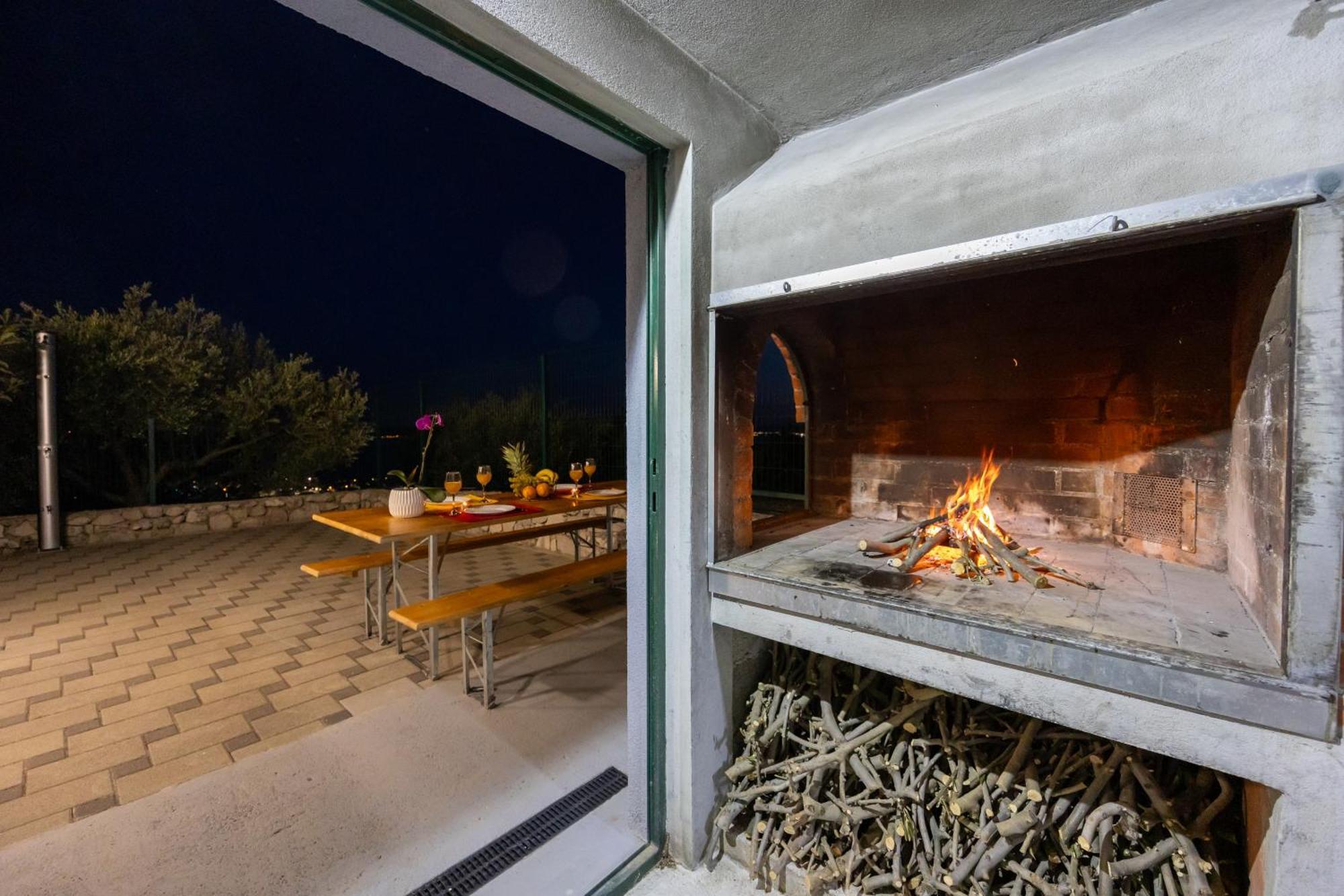 Private Villa Golden Hour With A View Of Split Area Kastel Sucurac ภายนอก รูปภาพ