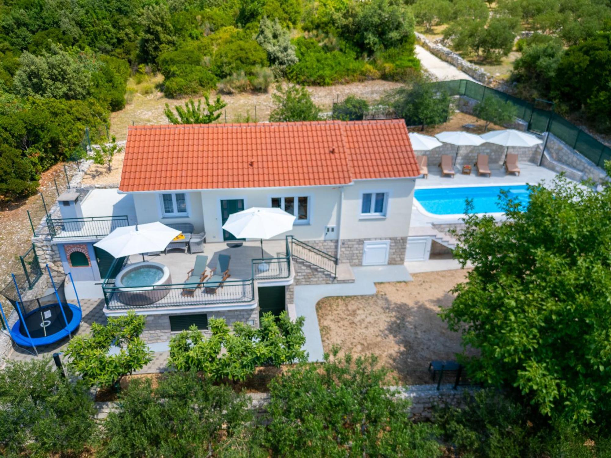 Private Villa Golden Hour With A View Of Split Area Kastel Sucurac ภายนอก รูปภาพ