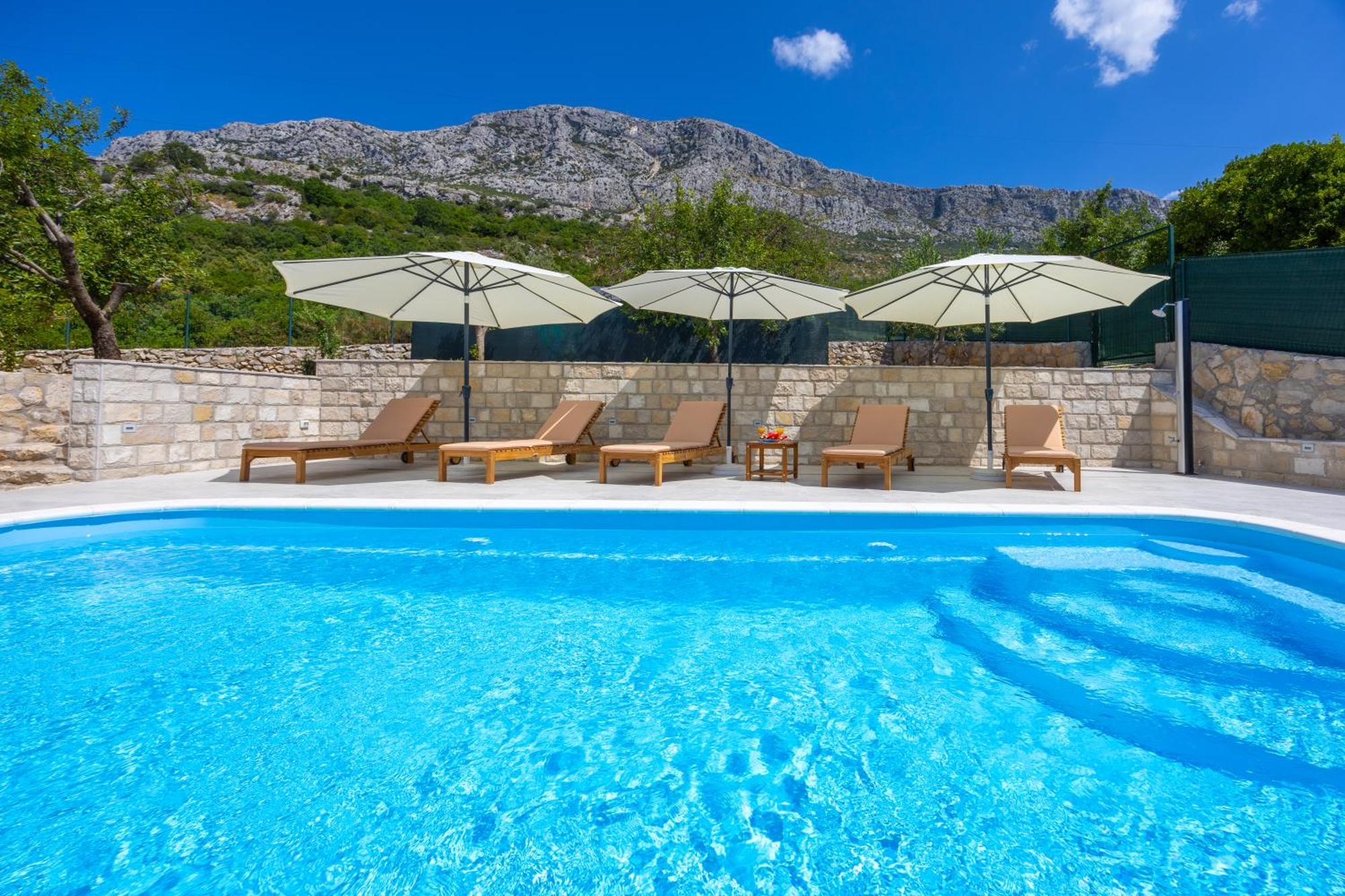 Private Villa Golden Hour With A View Of Split Area Kastel Sucurac ภายนอก รูปภาพ