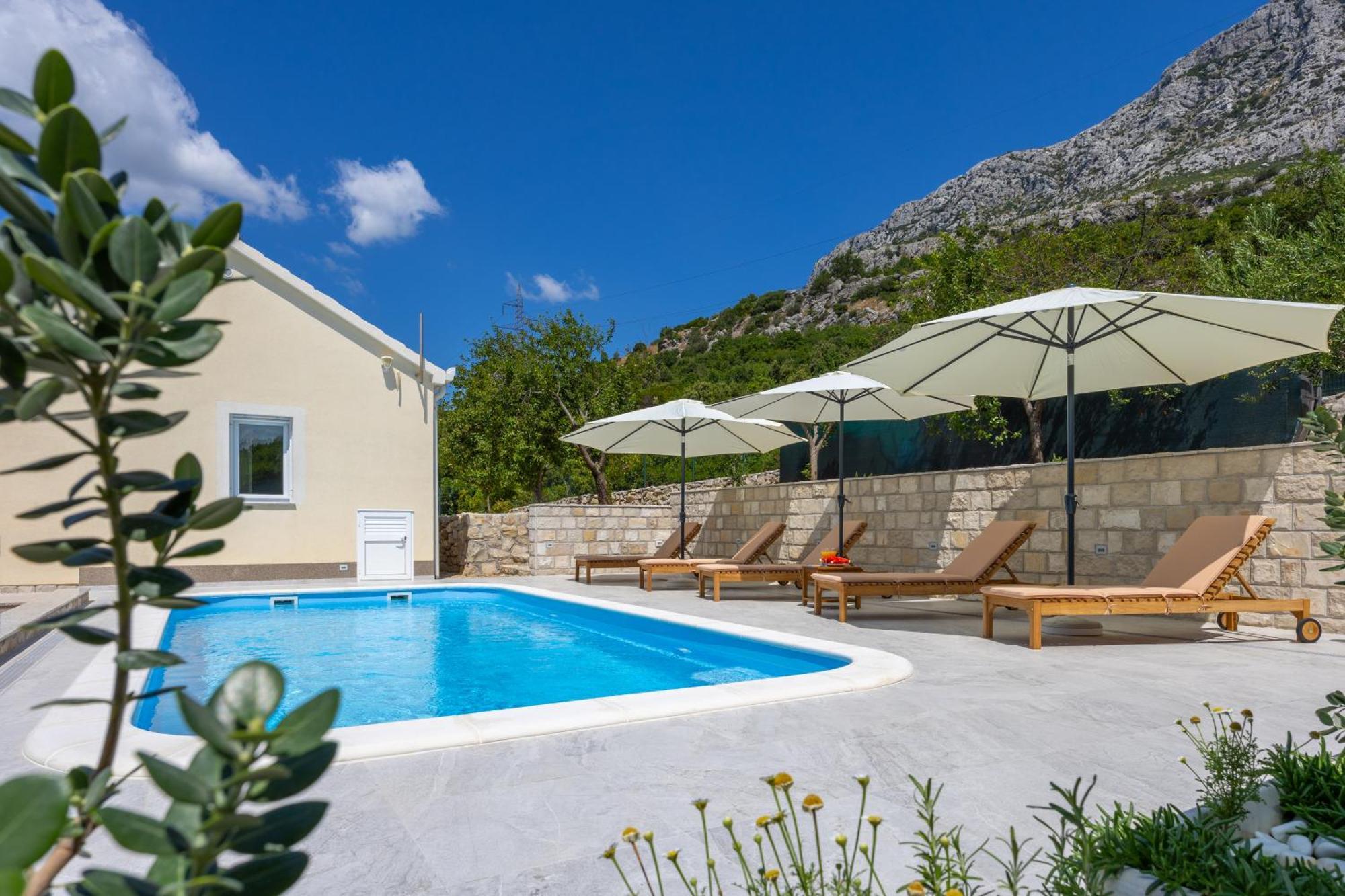 Private Villa Golden Hour With A View Of Split Area Kastel Sucurac ภายนอก รูปภาพ