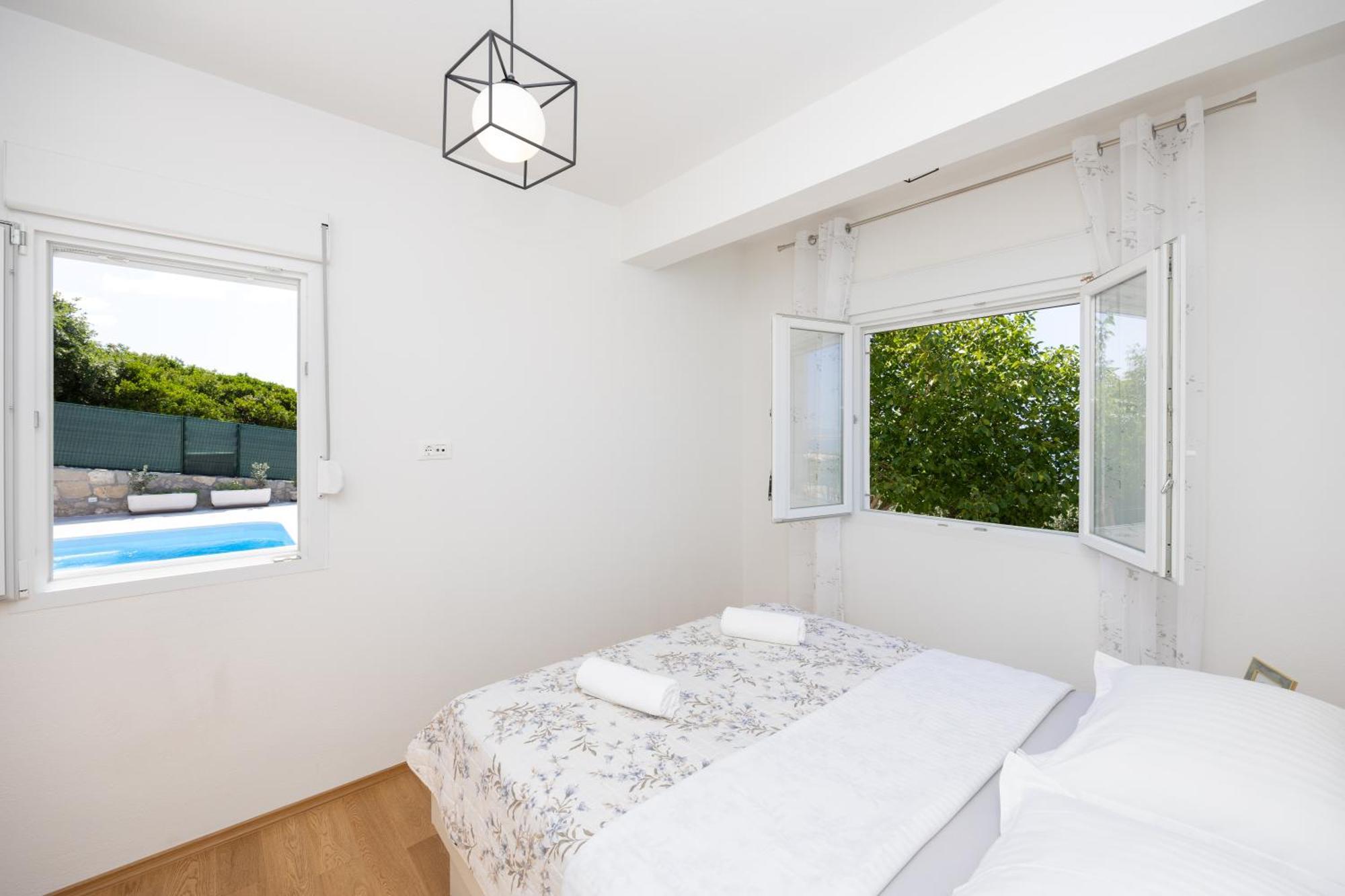 Private Villa Golden Hour With A View Of Split Area Kastel Sucurac ภายนอก รูปภาพ