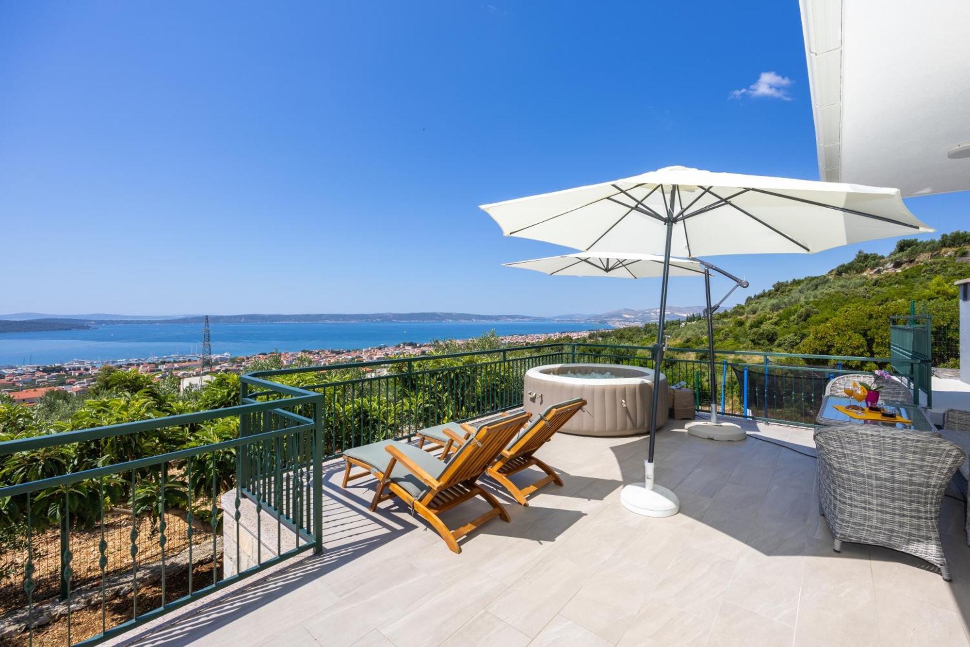 Private Villa Golden Hour With A View Of Split Area Kastel Sucurac ภายนอก รูปภาพ
